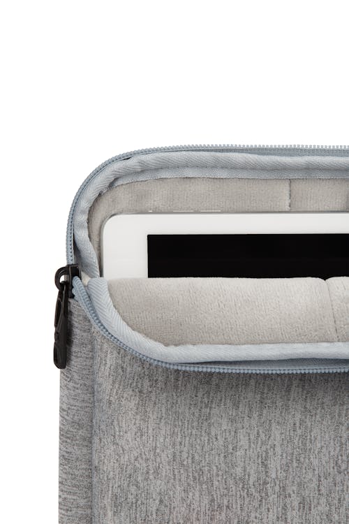 Swissgear 2689 13 inch Padded Laptop Sleeve 360° interior edge is reinforced to provide added protection against accidental drops