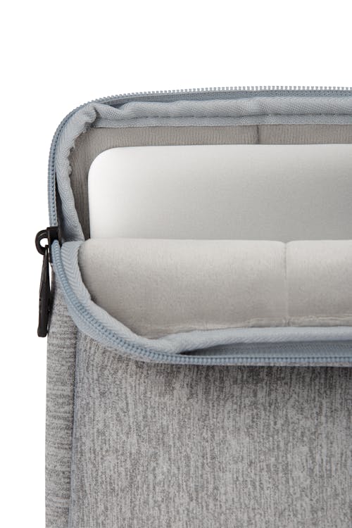 Swissgear 2689 16 Padded Laptop Sleeve 360° interior edge is reinforced to provide added protection against accidental drops
