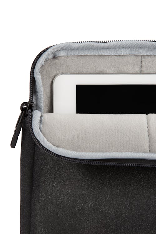 Swissgear 2689 13 inch Padded Laptop Sleeve 360° interior edge is reinforced to provide added protection against accidental drops