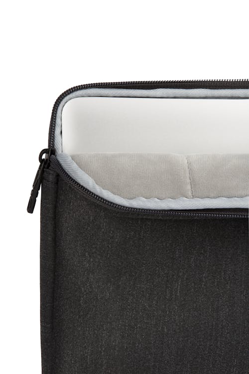 Swissgear 2689 16 Padded Laptop Sleeve 360° interior edge is reinforced to provide added protection against accidental drops