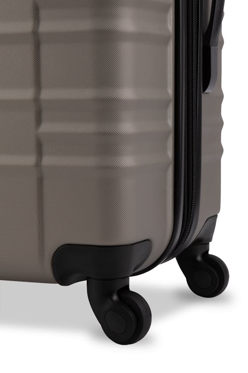 Swissgear SONIC Collection Hardside 3 Piece Set “Spin 360°” 4-wheel system allows suitcase to move easily in all directions