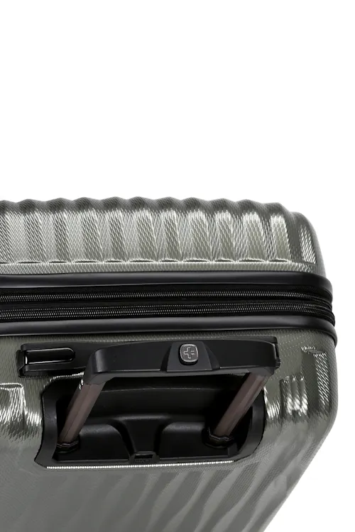 Swissgear 7272 19 USB Energie Expandable Carry On Hardside Spinner