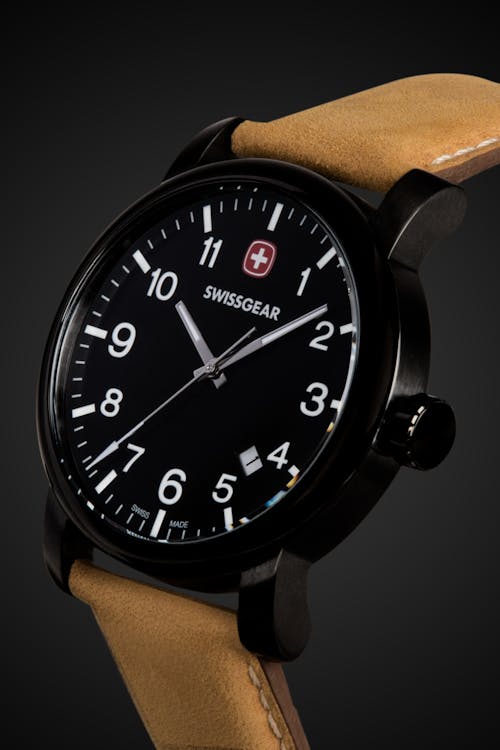 Swissgear - Montre Legacy - Noire avec cadran noir et bracelet brun clair