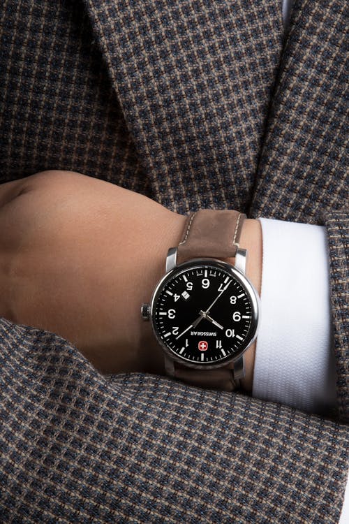 Swissgear - Montre Legacy - Argent avec cadran noir et bracelet brun foncé